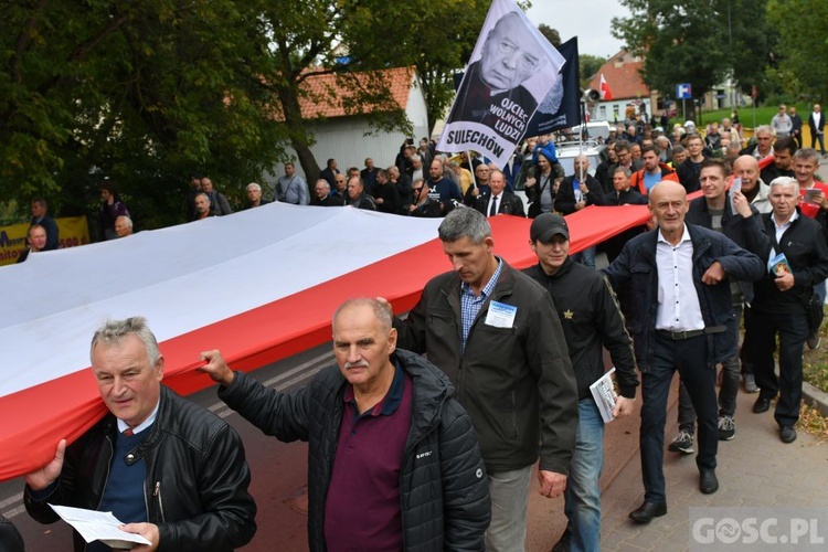 Mężczyźni dali świadectwo na ulicach Międzyrzecza