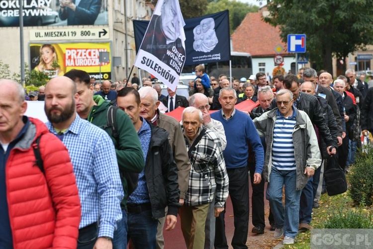 Mężczyźni dali świadectwo na ulicach Międzyrzecza