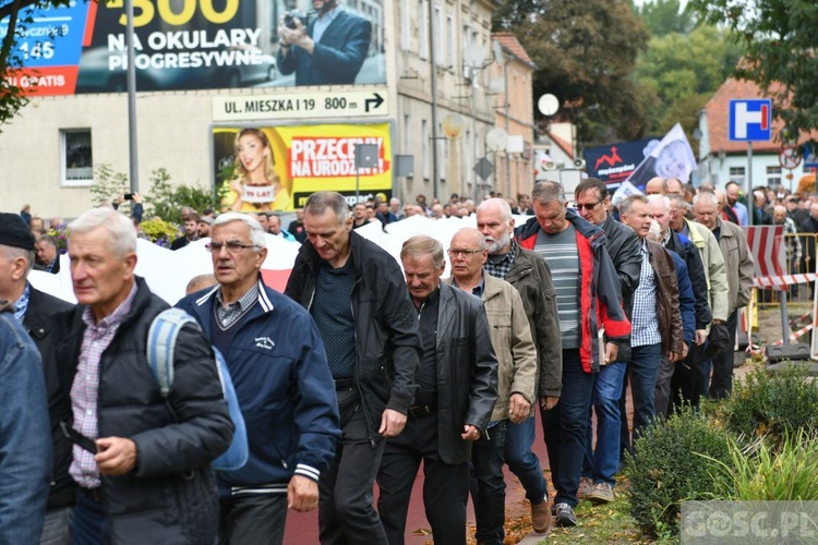 Mężczyźni dali świadectwo na ulicach Międzyrzecza