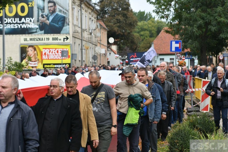 Mężczyźni dali świadectwo na ulicach Międzyrzecza