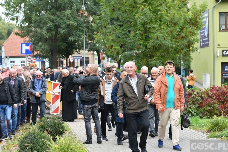 Mężczyźni dali świadectwo na ulicach Międzyrzecza