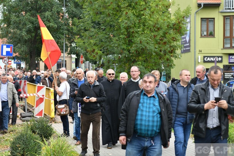 Mężczyźni dali świadectwo na ulicach Międzyrzecza