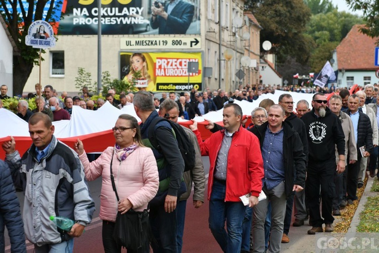 Mężczyźni dali świadectwo na ulicach Międzyrzecza