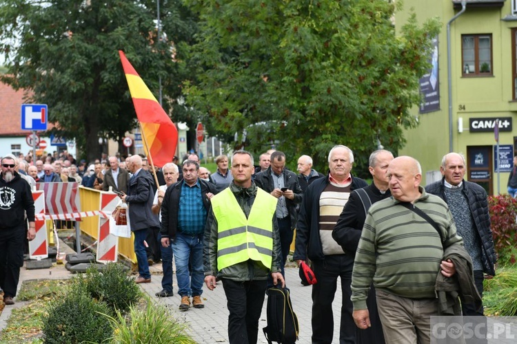 Mężczyźni dali świadectwo na ulicach Międzyrzecza