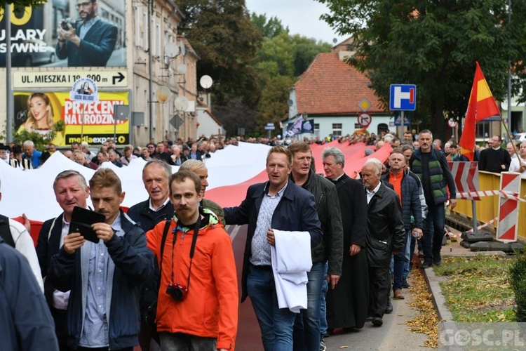 Mężczyźni dali świadectwo na ulicach Międzyrzecza