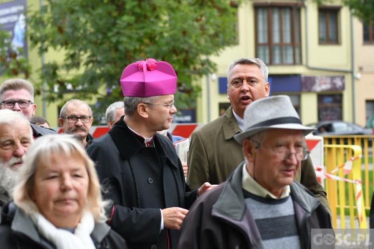 Mężczyźni dali świadectwo na ulicach Międzyrzecza