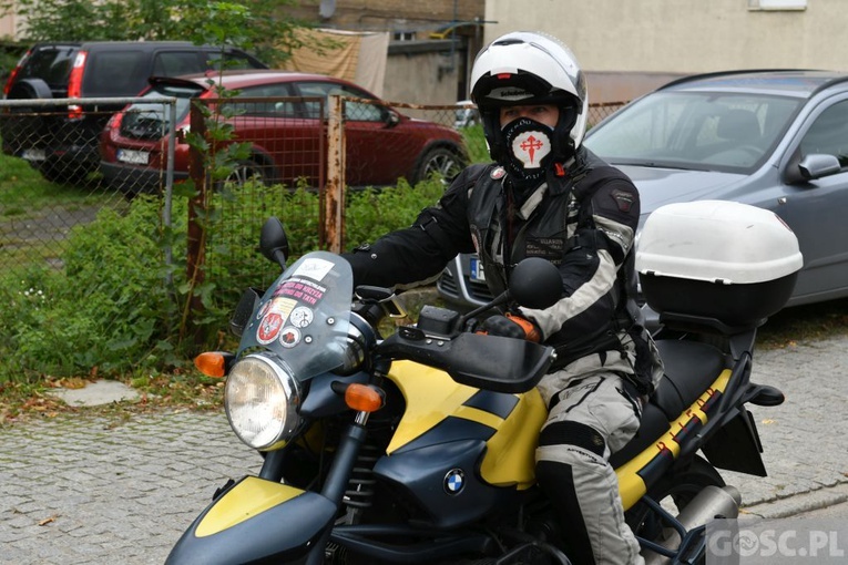 Mężczyźni dali świadectwo na ulicach Międzyrzecza