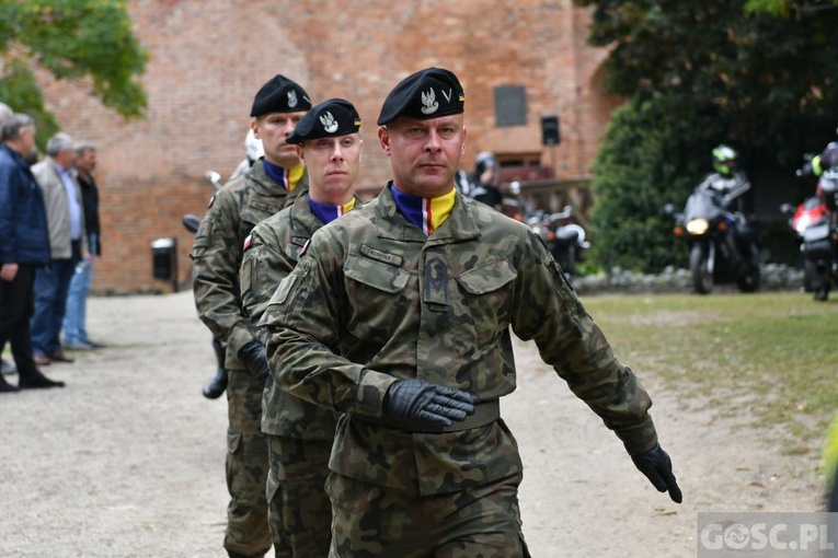 Mężczyźni dali świadectwo na ulicach Międzyrzecza