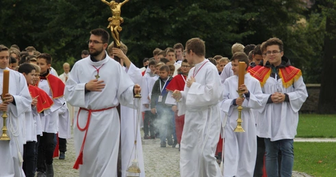 Krzeszów. Przybyli, by służyć