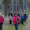 W trakcie wędrówki modlono się różańcem czytając rozważania Prymasa Tysiąclecia