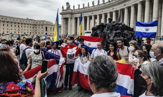 Franciszek: nie zamykajmy się w małych grupkach
