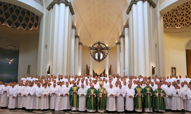 Abp Wiktor Skworc do szafarzy: Bądźcie promotorami niedzieli jako dnia Pańskiego