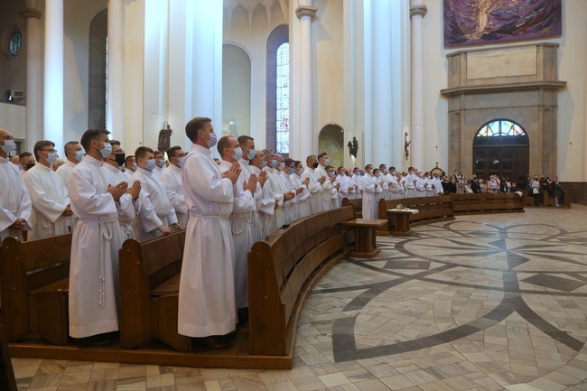 Nowi nadzwyczajni szafarze Komunii Świętej, cz. 1