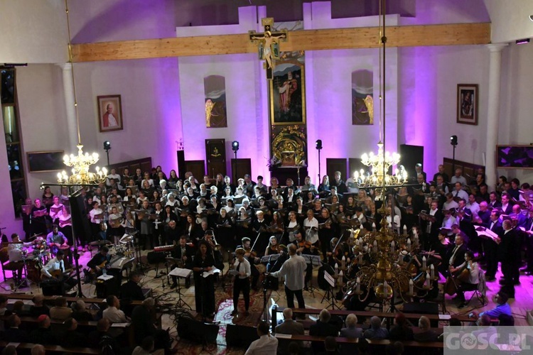 Koncert wielbienia w Winnym Grodzie