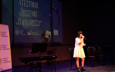 Michalina Juchnik i Weronika Wołowczyk zwyciężyły w finale V Festiwalu Piosenki "O Wolności"