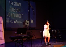 Michalina Juchnik i Weronika Wołowczyk zwyciężyły w finale V Festiwalu Piosenki "O Wolności"