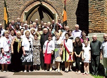 ▲	– Nasz patron wciąż nas inspiruje – mówią osoby należące  do rodziny kolpingowskiej. Na zdjęciu: podczas peregrynacji relikwii błogosławionego w podkrakowskiej Luborzycy.