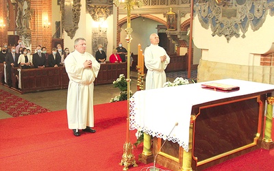 ▼	Dk. Wojciech i dk. Dariusz jako pierwsi otrzymali święcenia diakonackie w diecezji legnickiej.