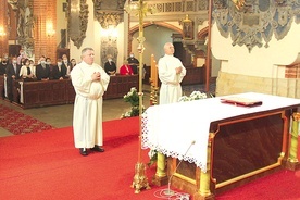 ▼	Dk. Wojciech i dk. Dariusz jako pierwsi otrzymali święcenia diakonackie w diecezji legnickiej.