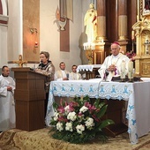 ▲	W Sannikach pielgrzymi uczestniczyli w Mszy św. pod przewodnictwem biskupa łowickiego.