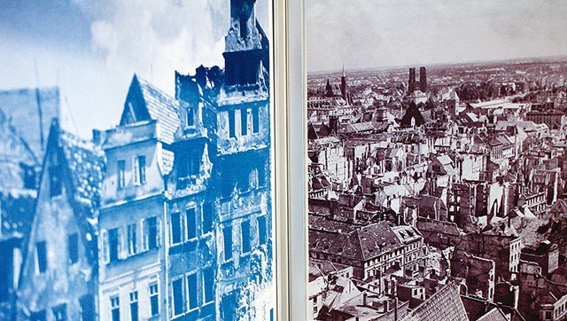 ▲	Fragment ekspozycji: Stare Miasto we Wrocławiu (1947) i widok z wieży kościoła św. Elżbiety we Wrocławiu w kierunku katedry (1947).