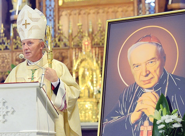 – Niech prośba o orędownictwo kard. Stefana i matki Róży będzie dla nas zachętą do troski o naszą wiarę – mówił w homilii ordynariusz.