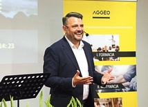 Stowarzyszenie Przedsiębiorców Koinoii Jak Chrzciciel  „Aggeo” opiera się na czterech filarach. Więcej o nich  na www.wroclaw.gosc.pl.