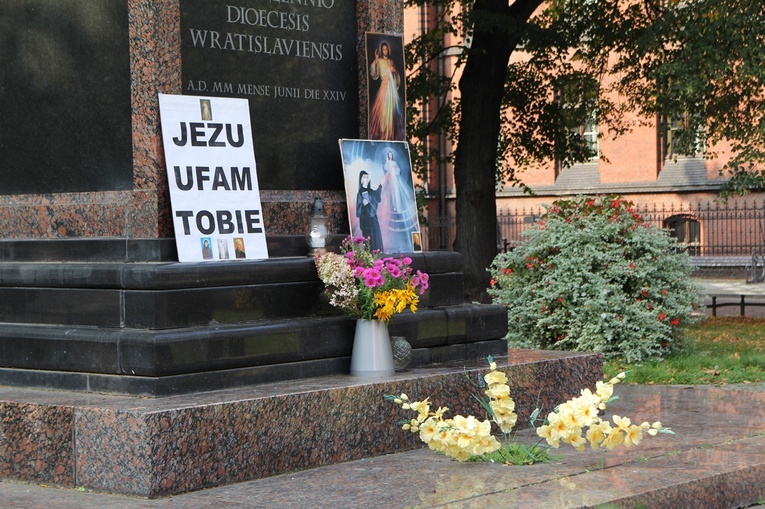 Koronka do Bożego Miłosierdzia na ulicach Wrocławia