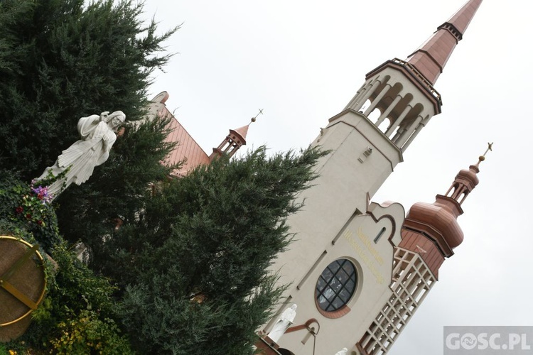 Iskra miłosierdzia na ulicach Świebodzina