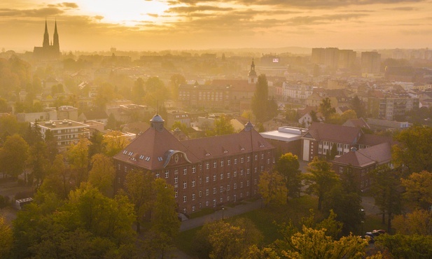 Rybnik. Wyższa Szkoła Medyczna powstaje w kampusie