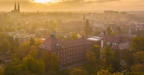 Rybnik. Wyższa Szkoła Medyczna powstaje w kampusie