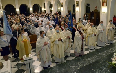 Na zakończenie odśpiewano hymn "Boże, coś Polskę". W modlitwie wzięło udział liczne grono wiernych.