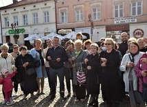 Modlitwę odmawiano m.in. przed skierniewickim Ratuszem.