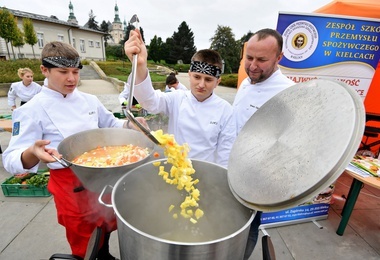 Zupa z uratowanej żywności