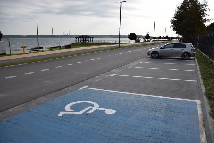 Ulice i ciągi pieszo-rowerowe nad Jeziorem Tarnobrzeskim.