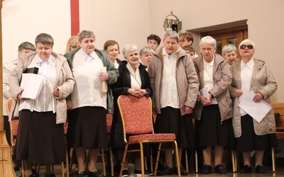 Wspólnota kobiet z Domu Nadziei zadbała o uroczystą oprawę Mszy św., jednocześnie dając niezwykłe świadectwo wiary.