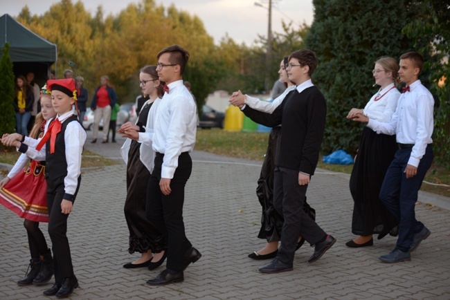 Między pokoleniami - spektakl teatru parafialnego