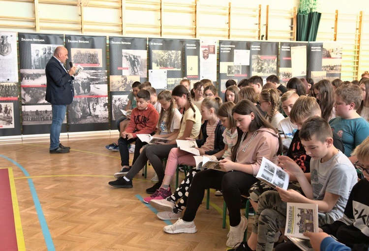 Lekcje historii w Borzęcinie