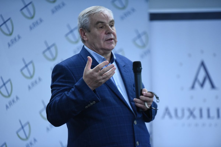 Konferencja o pomaganiu w czasie zmian