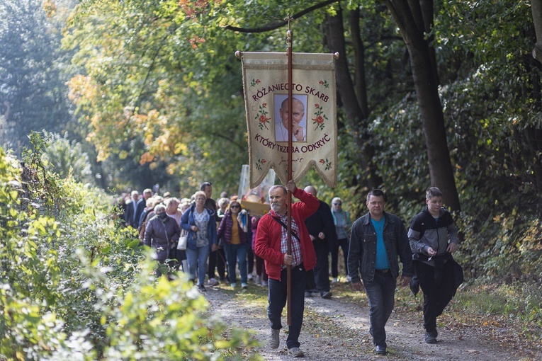 Pielgrzymka Żywego Różańca do Barda
