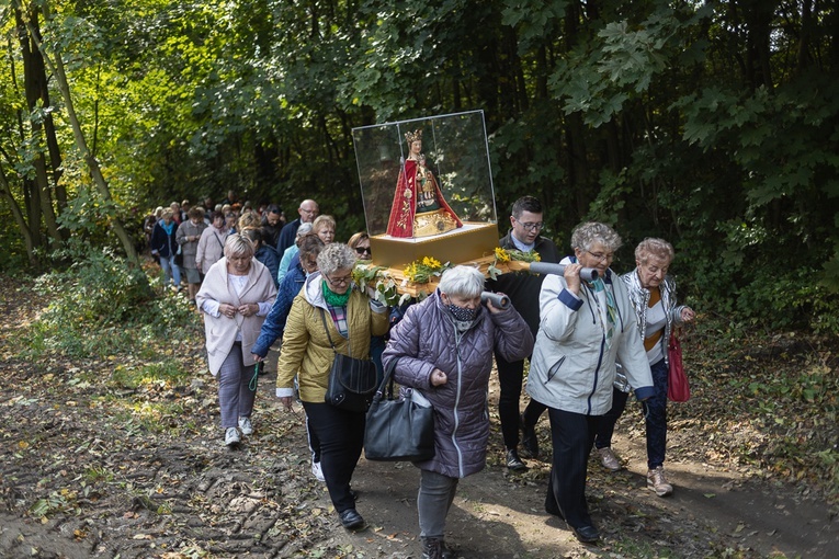Pielgrzymka Żywego Różańca do Barda