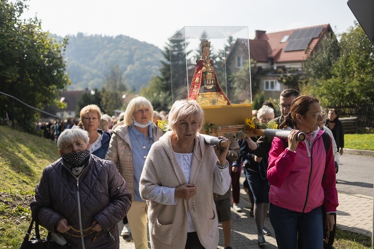 Pielgrzymka Żywego Różańca do Barda