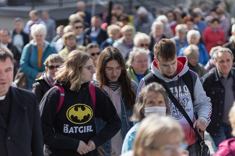 Pielgrzymka Żywego Różańca do Barda