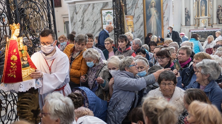 Pielgrzymka Żywego Różańca do Barda