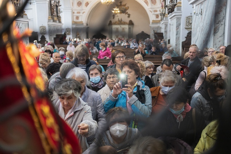 Pielgrzymka Żywego Różańca do Barda