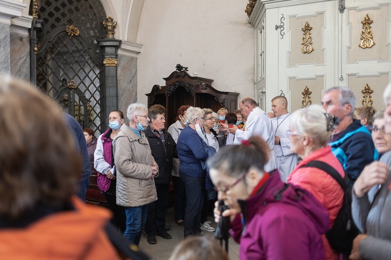 Pielgrzymka Żywego Różańca do Barda