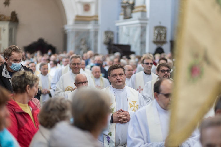 Pielgrzymka Żywego Różańca do Barda