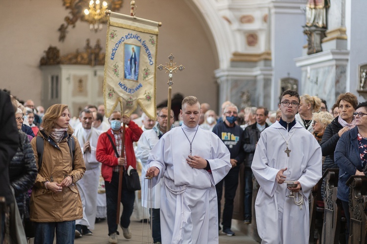 Pielgrzymka Żywego Różańca do Barda