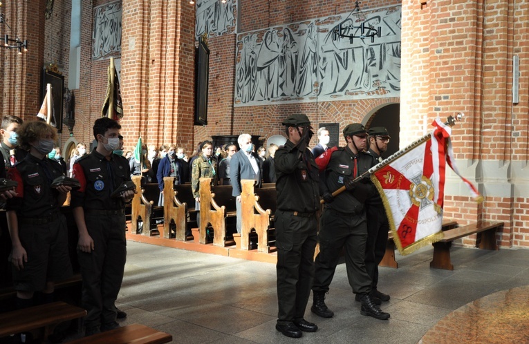 Poświęcenie tryptyku dla harcerzy