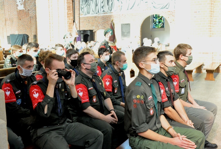 Poświęcenie tryptyku dla harcerzy